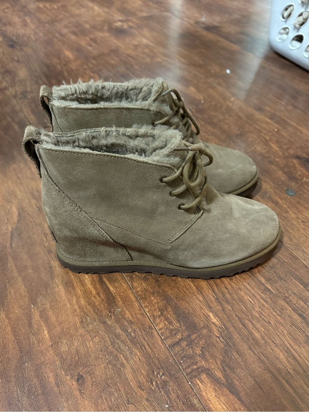 UGG classic Femme Lace-Up Wedge Booties